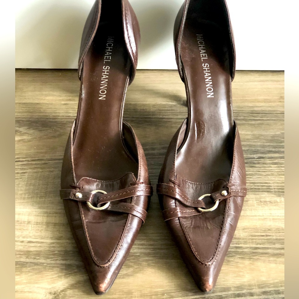 Brown leather kitten heels